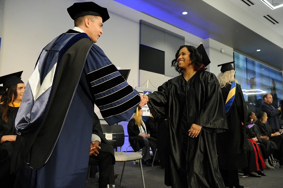 Graduate shaking hands with WCTC president on stage