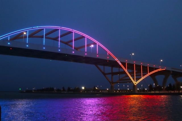 Hoan Bridge lights