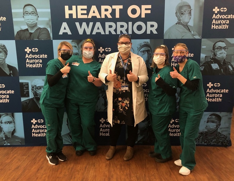 Nursing student volunteers at vaccine clinic