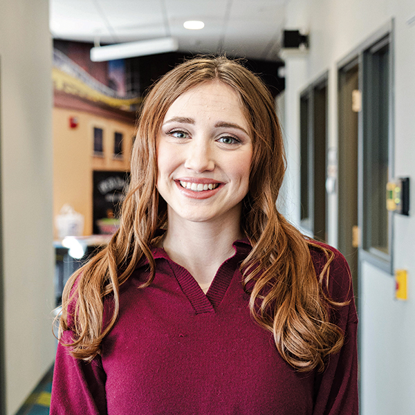 Headshot image of Sarah Metz.
